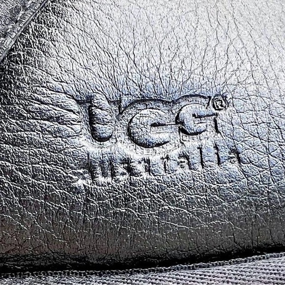 UGG Black Leather Shearling Slippers Men’s 9 / Women 10 Cozy Comfy House Shoes - Picture 5 of 13